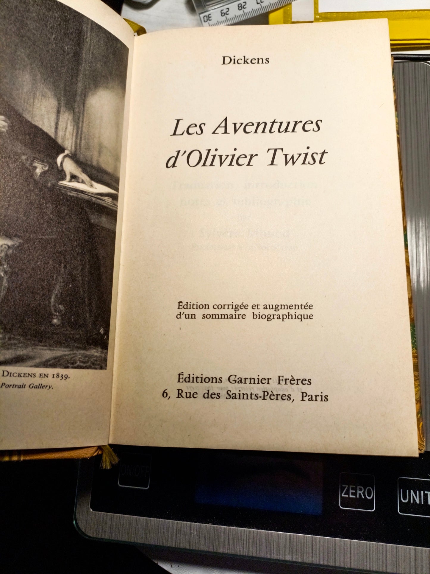 LCLASS02 - Oliver Twist - C. Dickens - Tranches en Cuir gravée - Illustrée